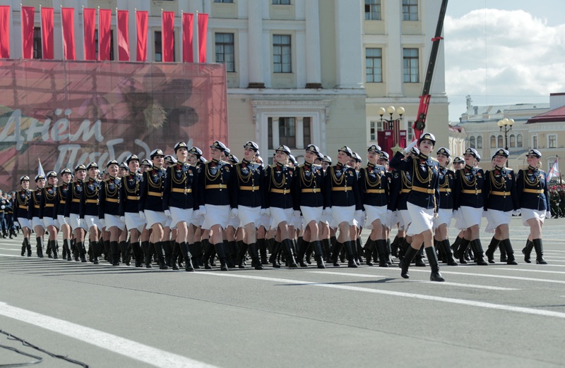 Войска под питером. Парад 9 мая Петербург. Парад на Дворцовой площади. 6отбр на параде Дворцовая площадь.