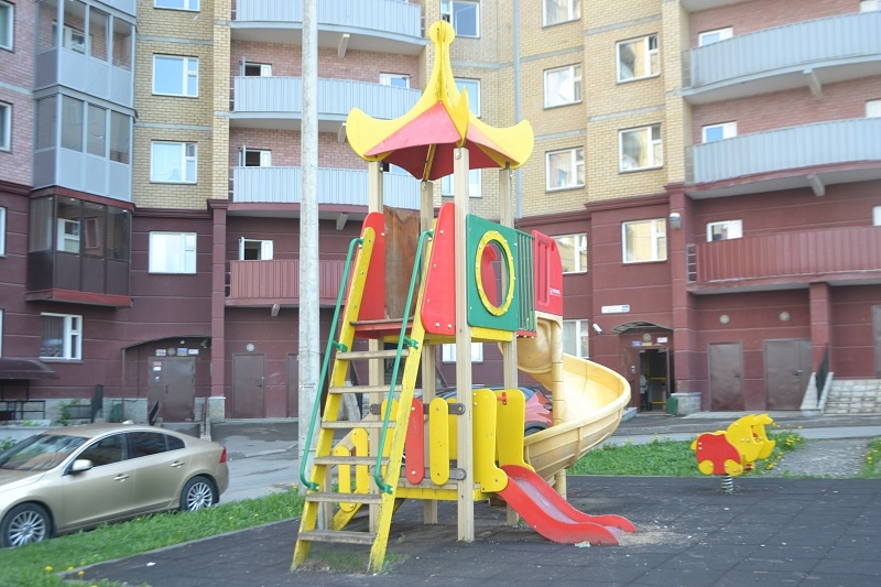 Партийный мониторинг детских площадок в Пскове