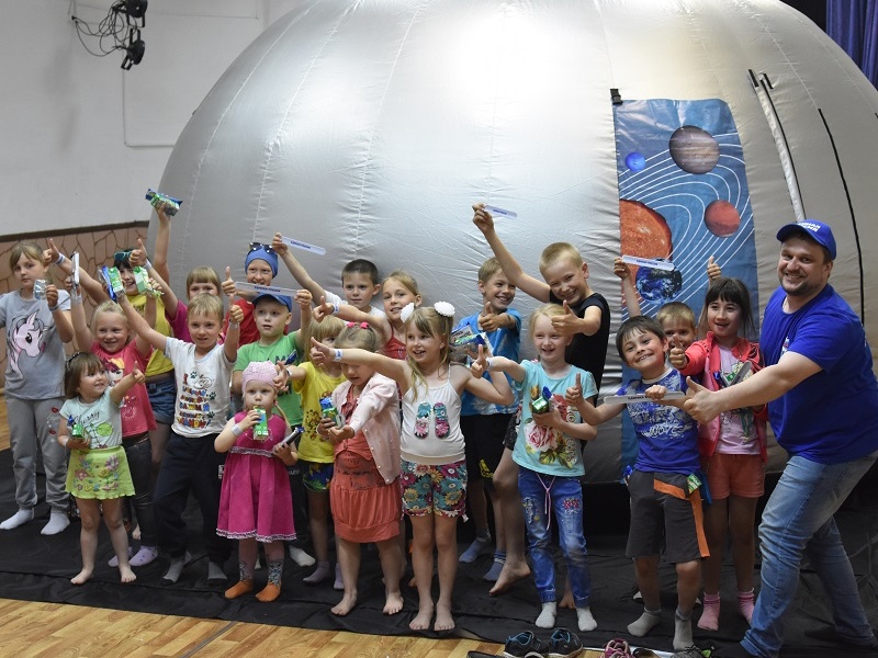 Планетарий «Единой России» провел благотворительные показы для детей в Новгородской области