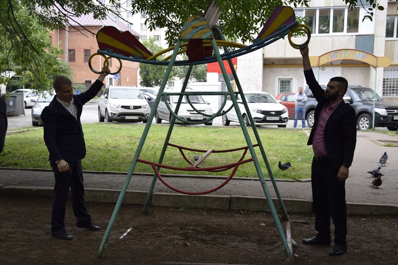 В Уфе партийцы взяли на контроль благоустройство детских площадок