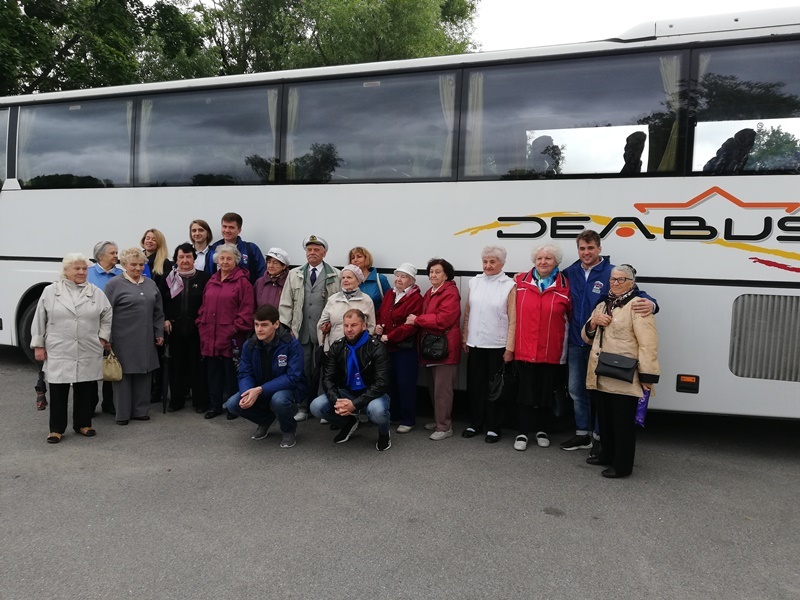 Партийцы организовали экскурсию для ветеранов