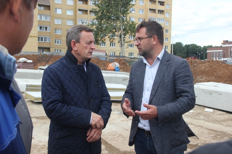 Николай Владимиров проинспектировал строительство регионального центра по хоккею