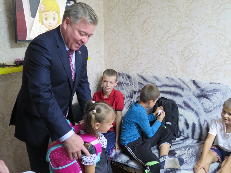 Депутат Госдумы России Николай Малов побывал в гостях у многодетной семьи из Ядринского района
