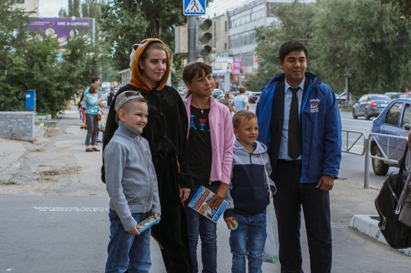 Акция «Переходи на зеленый» в рамках партпроекта «Безопасные дороги» в Октябрьском районе Саратова