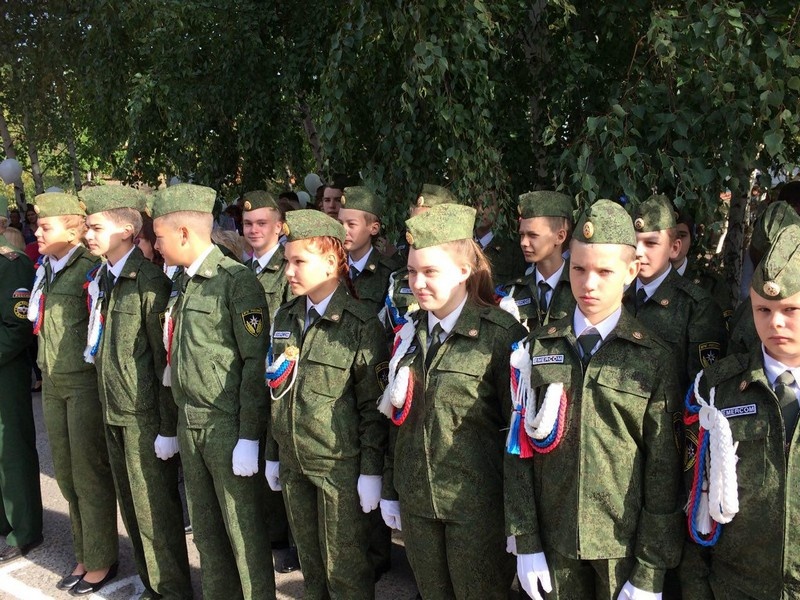Николай Панков поздравил школьников из Балаково и Вольска с новым учебным годом