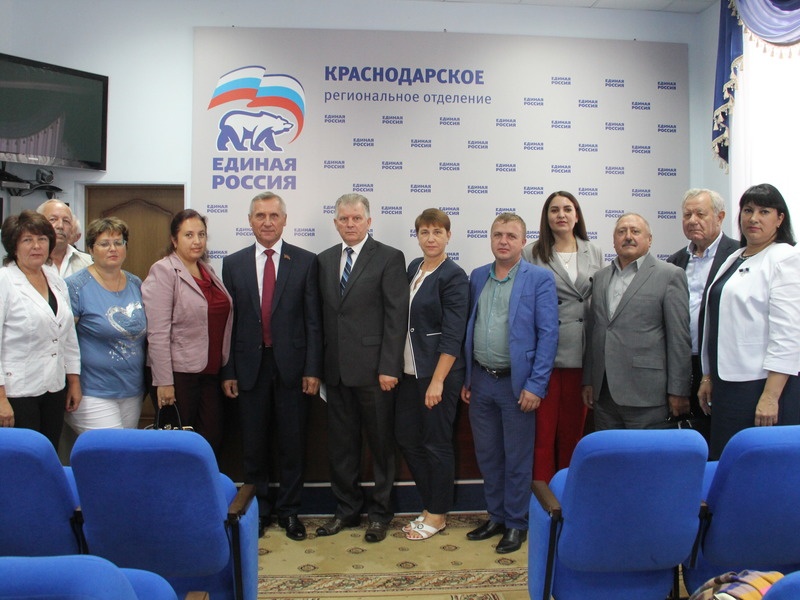 Лидер кубанских единороссов встретился с руководителями депутатских объединений Партии в Советах городских и сельских поселений