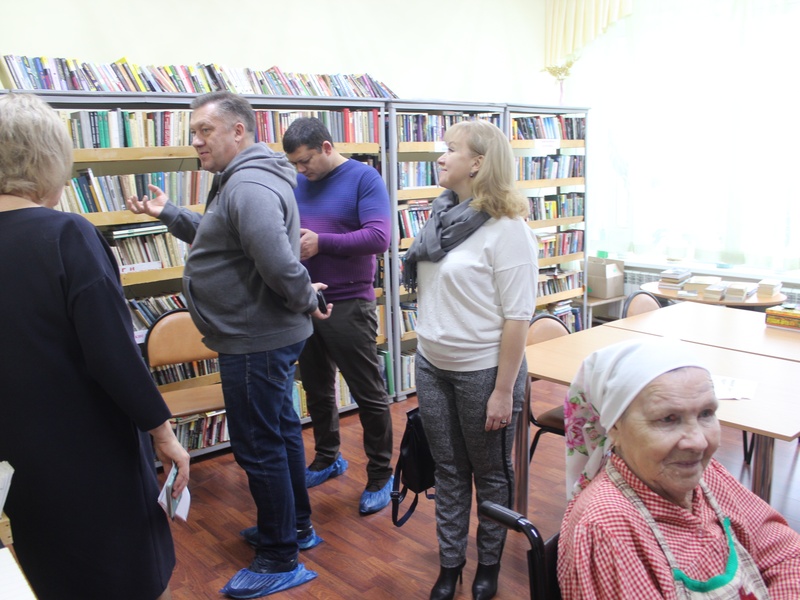 Сторонники партии «Единая Россия» посетили Республиканский дом-интернат для престарелых и инвалидов