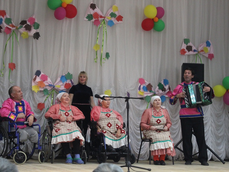 Сторонники партии «Единая Россия» посетили Республиканский дом-интернат для престарелых и инвалидов