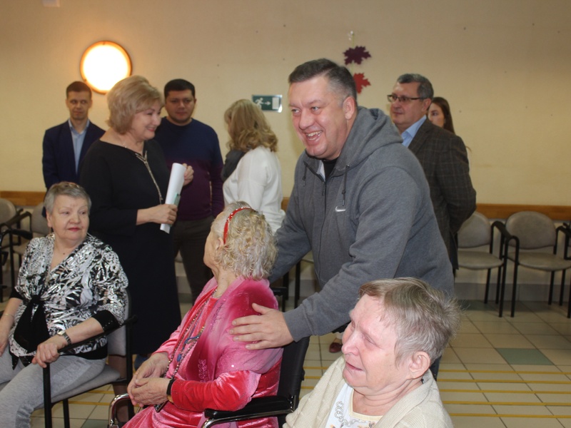 Сторонники партии «Единая Россия» посетили Республиканский дом-интернат для престарелых и инвалидов