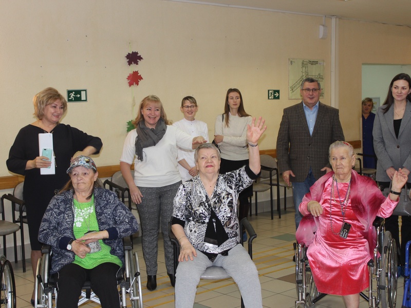 Сторонники партии «Единая Россия» посетили Республиканский дом-интернат для престарелых и инвалидов
