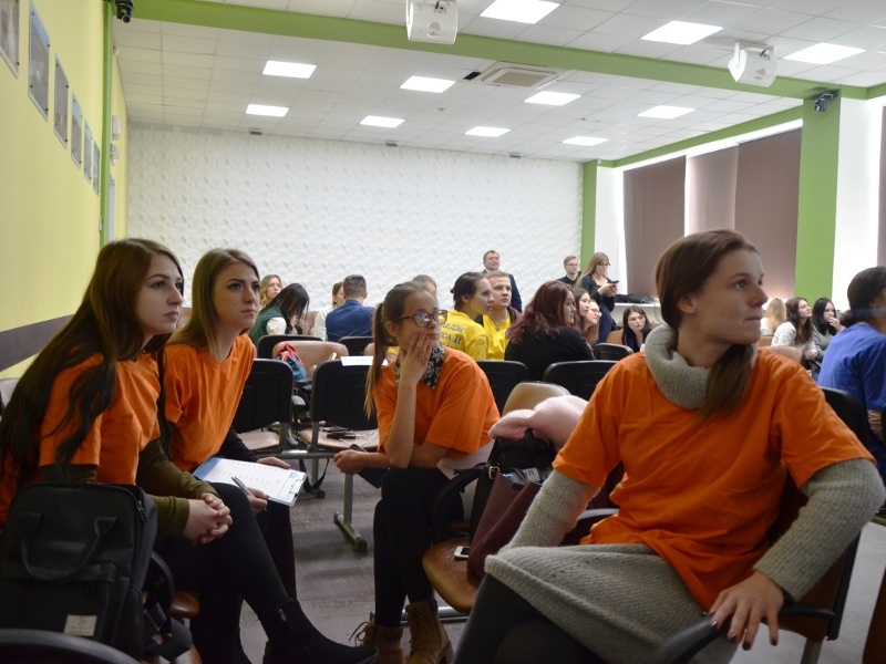 Амурские сторонники провели интеллектуальную игру «РосКвиз» для молодежи