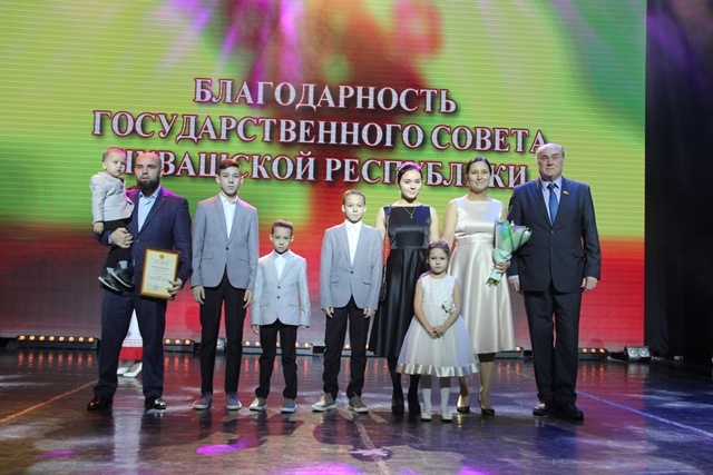 Юрий Кислов поздравил участников регионального конкурса "Семья года-2019"