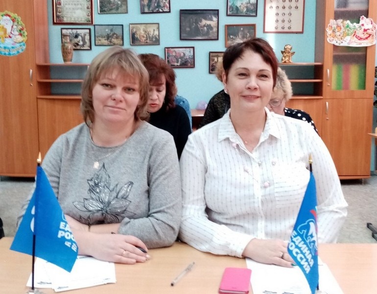 Партийцы и сторонники «Единой России» приняли участие в «Избирательном диктанте»