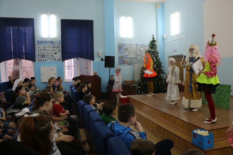 «Единая Россия» подарила новогоднюю сказку юным пациентам саратовской больницы