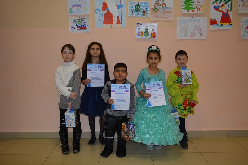 Поздравление победителей конкурса "Дед Мороз - единоросс" в Касторенском районе