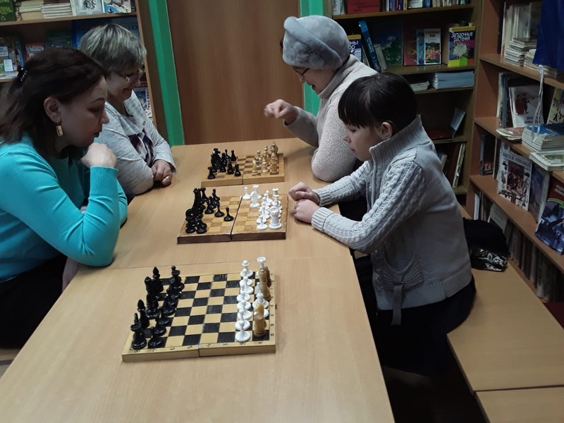 Партийцы п.Кичера Северо-Байкальского района организовали в поселке шахматный клуб "Дебют".
