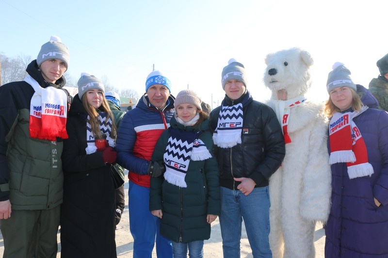 Саратовские партийцы приняли участие в «Лыжне России»