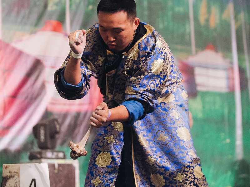 В Тункинском районе состоялся четвертый международный этнокультурный фестиваль по разбиванию хребтовой кости «Алтан Мундарга»