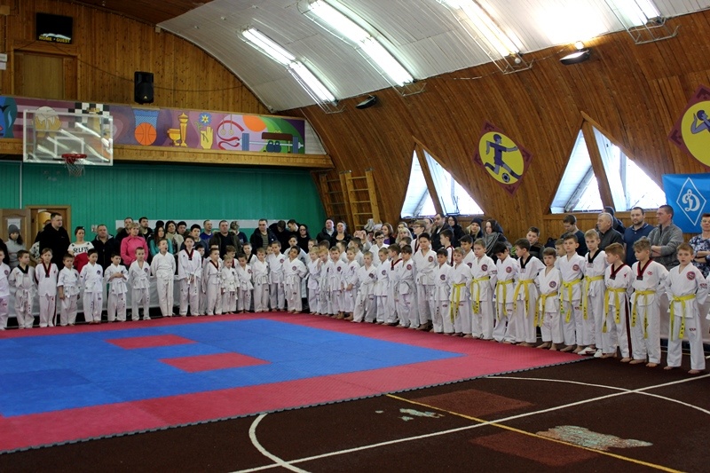 В соревнованиях приняли участие около 90 молодых спортсменов