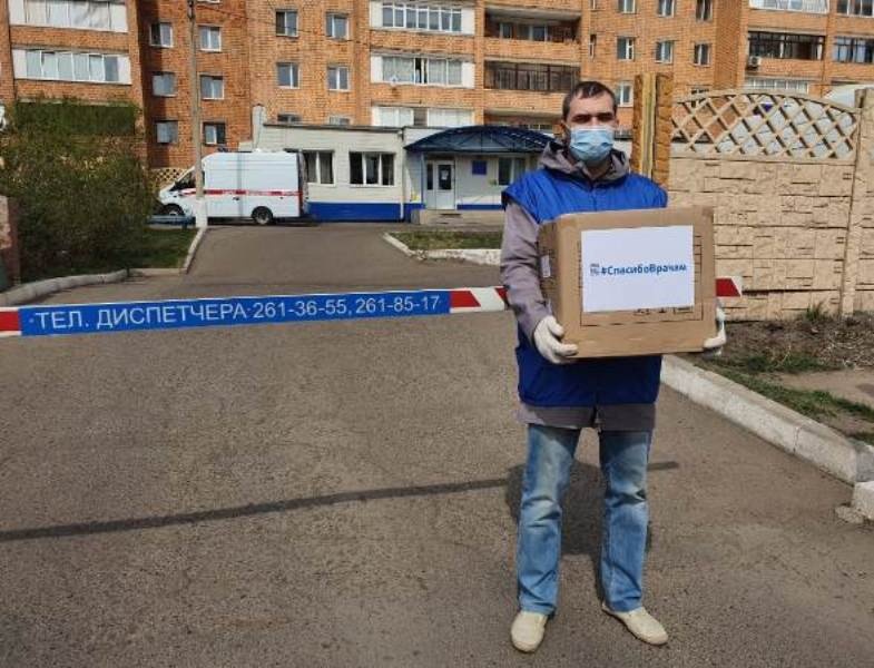 Единороссы поздравили с профессиональным праздником сотрудников Скорой помощи