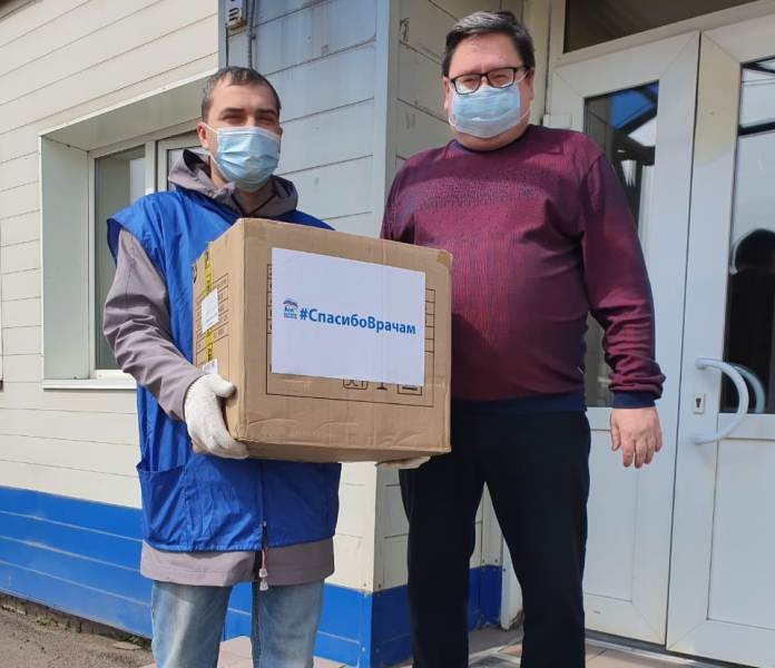 Единороссы поздравили с профессиональным праздником сотрудников Скорой помощи