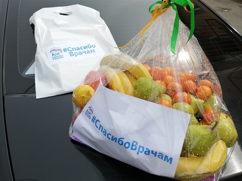 Единороссы поздравили с профессиональным праздником сотрудников Скорой помощи