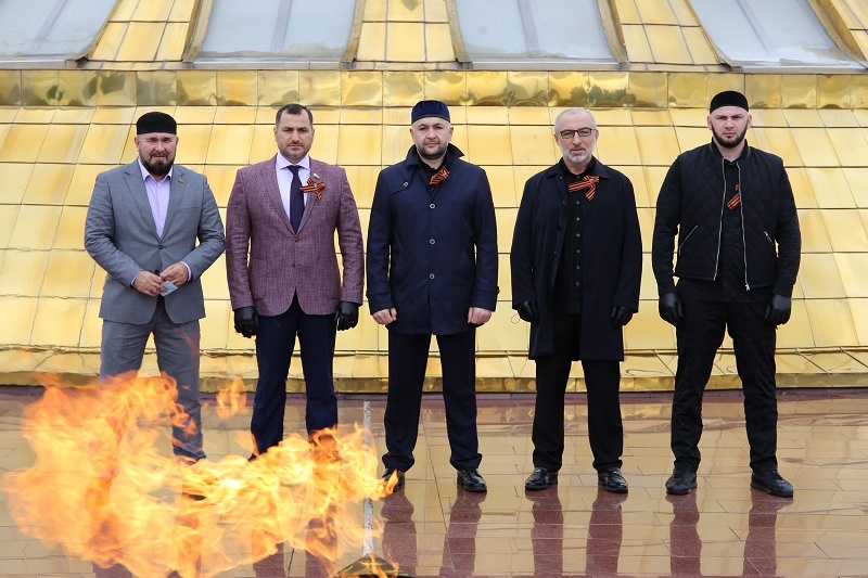 Партийцы ЕР возложили цветы от имени ветеранов Чеченской Республики в память их боевых товарищей