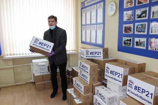 Новочебоксарское местное отделение "Единой России" передало чайные наборы в городские больницы (Акция #СпасибоВрачам)