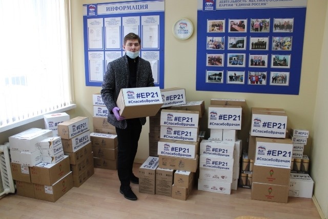 Новочебоксарское местное отделение "Единой России" передало чайные наборы в городские больницы (Акция #СпасибоВрачам)