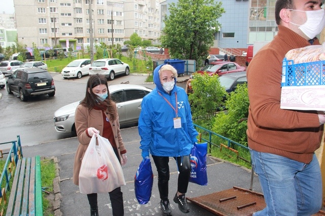 Волонтер Размик Мамиконян передал многодетным семьям Калининского района г.Чебоксары продуктовые наборы