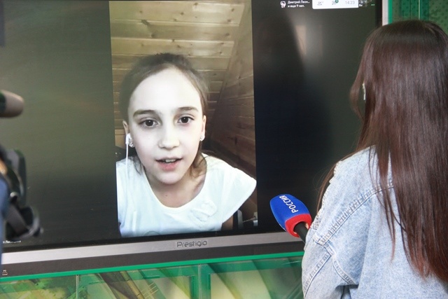 Алена Аршинова открыла в чебоксарской гимназии №5 летний детский лагерь в онлайн-формате