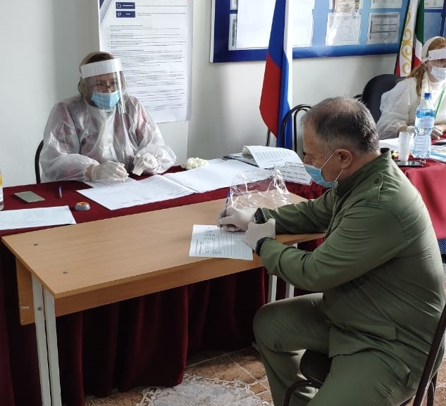 Секретарь Старопромысловского местного отделения партии "Единая Россия" Вагид Амхадов