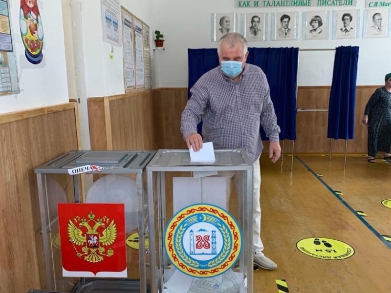 Секретарь Курчалоевского местного отделения "Единой России", Председатель  Комитета Правительства Чеченской Республики  по предупреждению и ликвидации последствий  чрезвычайных ситуаций Али Абдуллаев